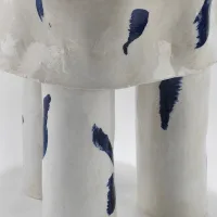 <a href="https://www.galeriegosserez.com/artistes/salomon-celine.html">Céline Salomon</a> - Owen - Tabouret Blanc & Bleu